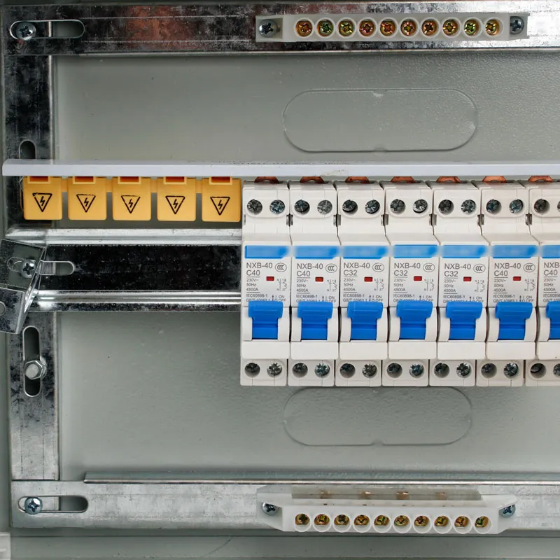 SAF-1-Busbar-Protector-for-Comb-Busbar-safe-solution-CHAER-4.webp