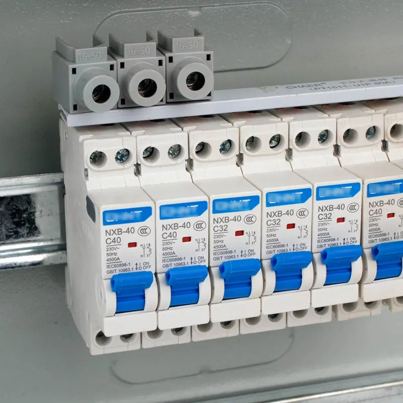TB25-32-Busbar-Terminal-Reliable-power-distribution-CHAER-4.webp
