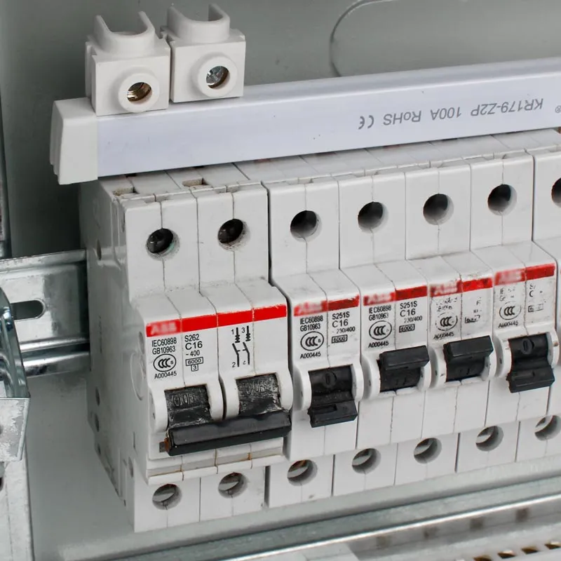 KC-01-Top-Entry-Terminal-Convenient-for-Comb-Busbar-kuro-4.webp
